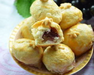 Пирожные с виноградом