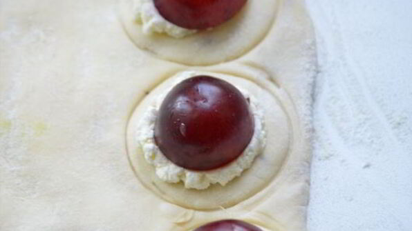 пирожные с виноградом