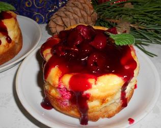 Пирожные с вишней и творожным кремом