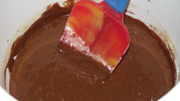 шоколадное пирожное с бананами