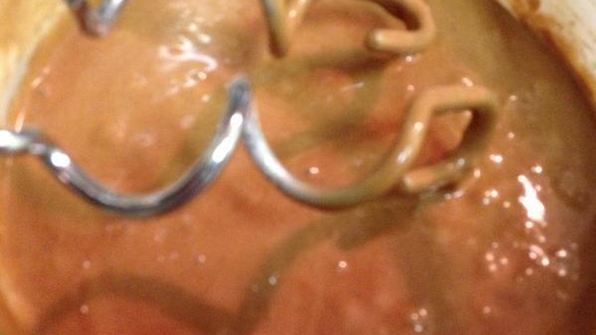 шоколадное пирожное с малиной