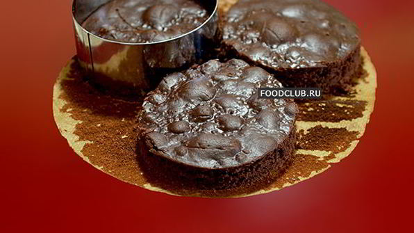 шоколадное пирожное