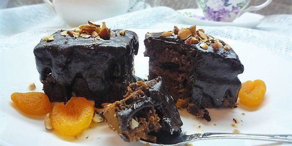 Рецепт шоколадные брауни с курагой и миндалем