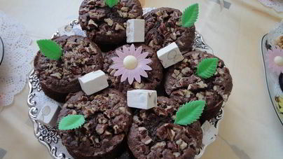 Шоколадные пирожные с орехами макадамия