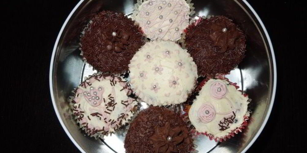 Рецепт шоколадные пирожные с шоколадным и ванильным кремом