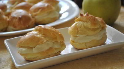 Швейцарские заварные пирожные с яблочным кремом