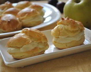 Швейцарские заварные пирожные с яблочным кремом