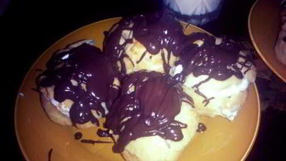 Заварное пирожное с белковым кремом