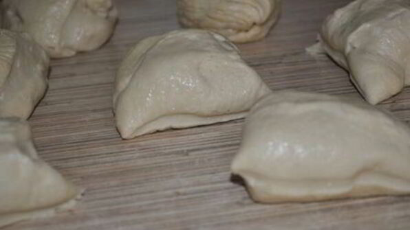 пиде — турецкая пицца с фаршем, фетой и помидорами