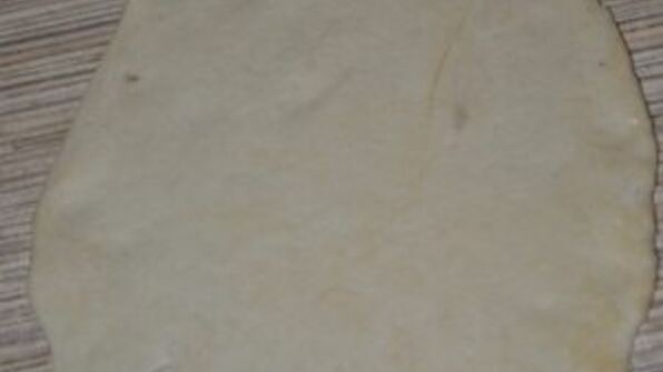 пиде — турецкая пицца с фаршем, фетой и помидорами