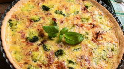 Пицца из кабачков и брокколи, запеченная в духовке