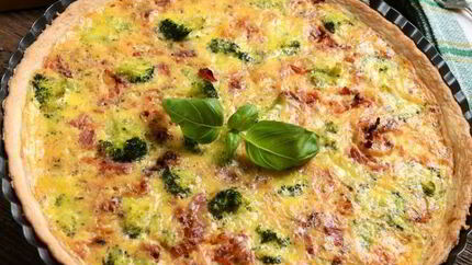 Пицца из кабачков и брокколи, запеченная в духовке