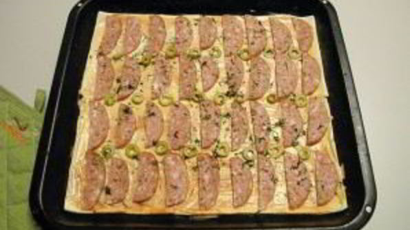 пицца из слоеного бездрожжевого теста в духовке