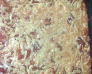 Пицца из слоеного теста с лечо