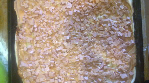 пицца из слоеного теста с лечо