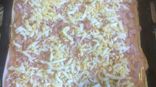 пицца из слоеного теста с лечо