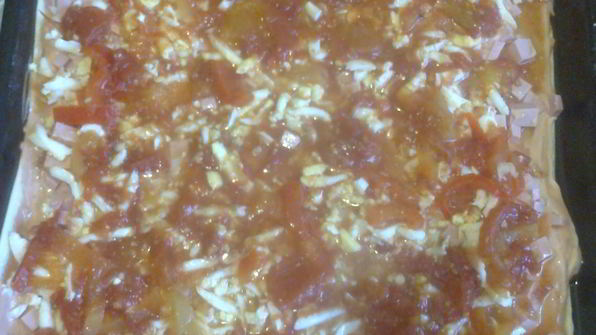 пицца из слоеного теста с лечо