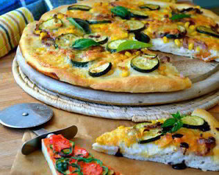 Пицца Летняя с цукини и кукурузой