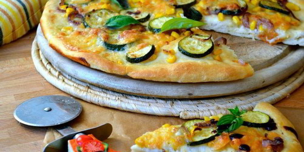 Рецепт пицца летняя с цукини и кукурузой