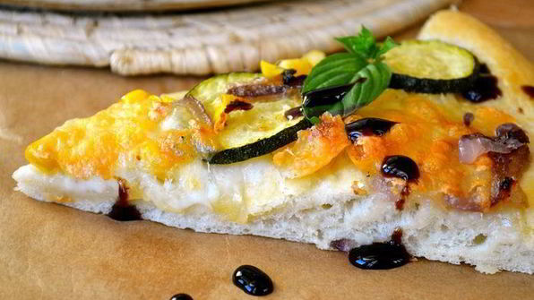 пицца летняя с цукини и кукурузой