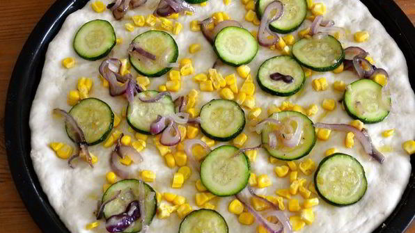 пицца летняя с цукини и кукурузой