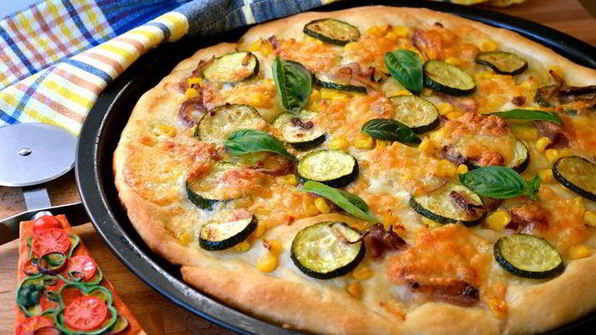 пицца летняя с цукини и кукурузой