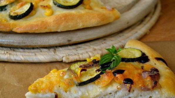 пицца летняя с цукини и кукурузой