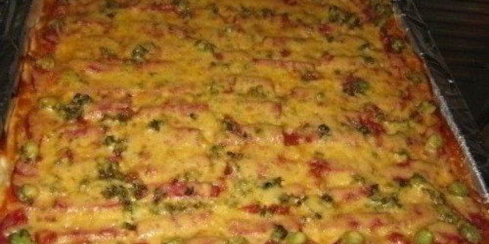 Рецепт пицца на кефирном тесте с сосисками и шампиньонами