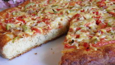 Пицца на творожном тесте с курицей