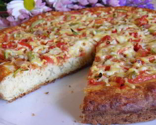 Пицца на творожном тесте с курицей