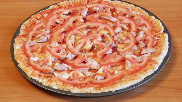 пицца на творожном тесте с курицей