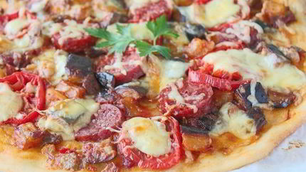 Пицца с баклажанами и сыром Джюгас