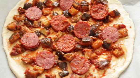 пицца с баклажанами и сыром джюгас