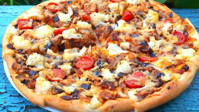 Пицца с баклажанами и цветной капустой