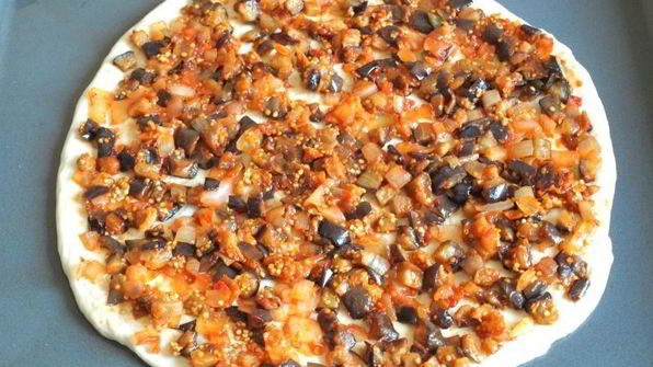 пицца с баклажанами и цветной капустой