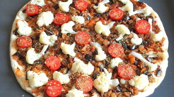 пицца с баклажанами и цветной капустой