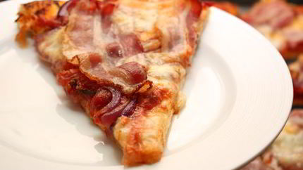 Пицца с беконом