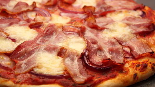 пицца с беконом