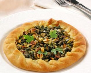 Пицца с изюмом и кедровыми орешками