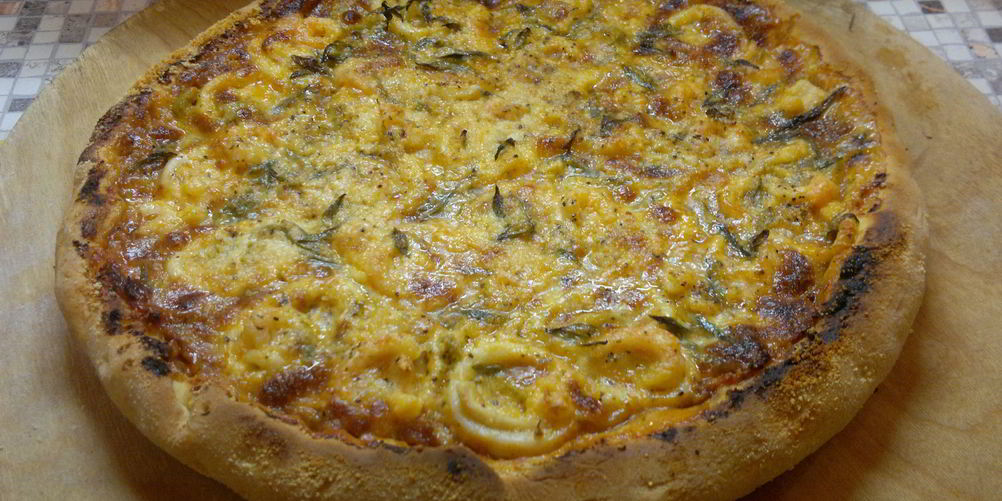 Рецепт пицца с кальмарами и креветками на тонком тесте из дву сортов муки