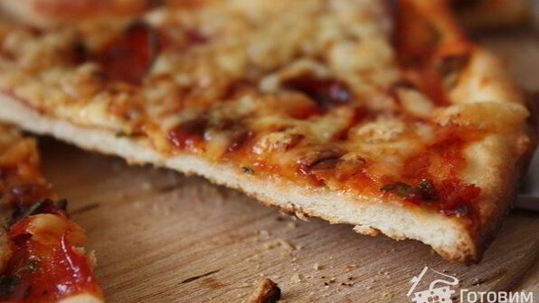 пицца с картошкой и копченой ветчиной