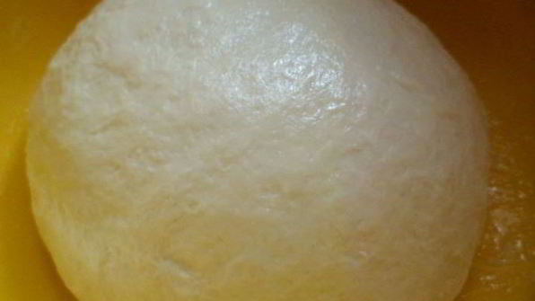 пицца с колбасой и оливками