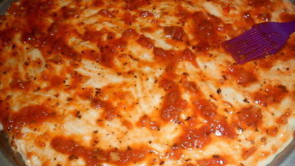 пицца с колбасой и оливками