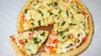 Пицца с куриной грудкой и шампиньонами