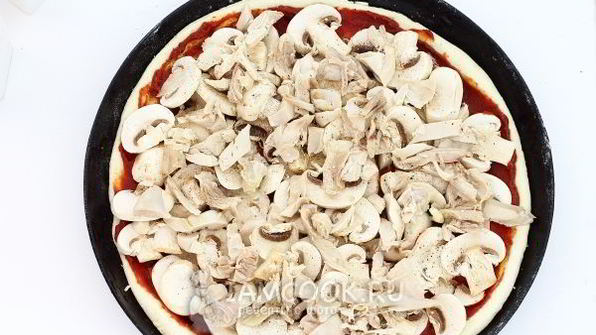 пицца с курицей и грибами