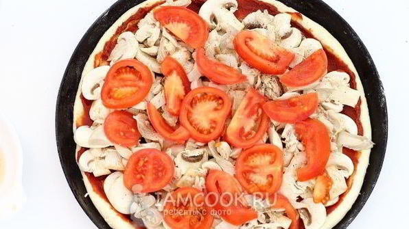 пицца с курицей и грибами