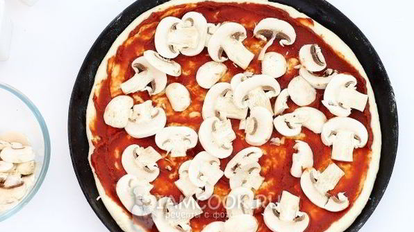 пицца с курицей и грибами