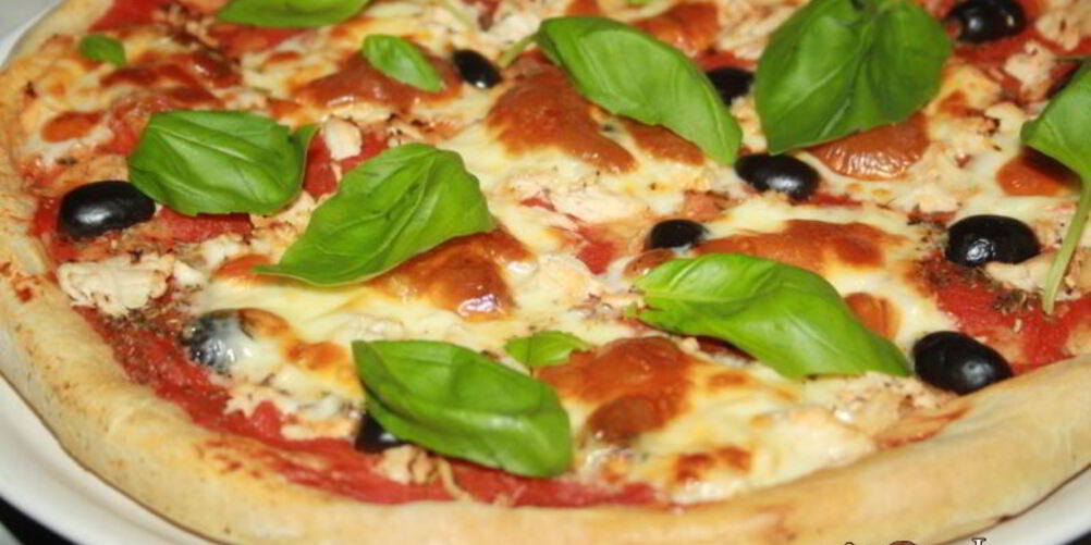 Рецепт пицца с курицей и маслинами