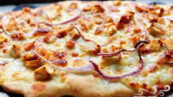 пицца с курицей и сыром