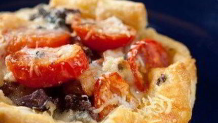 Пицца с луком и сыром